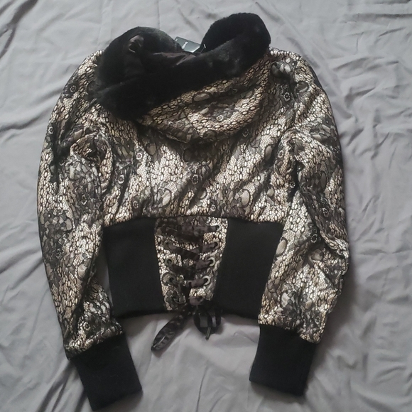 Rare Limited Edition Bebe Lace Up Corset Bonded Lace Puffer Jacket - Picture 8 of 9